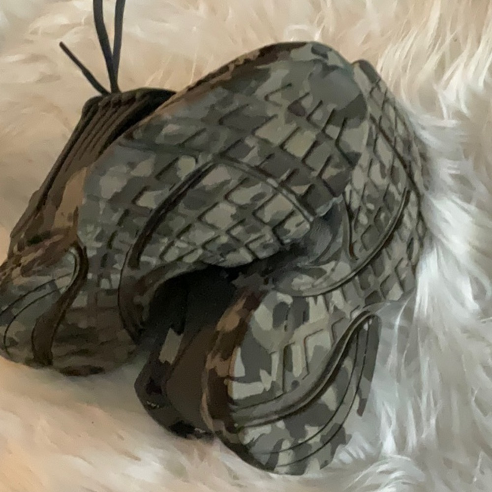 Kids Camouflage Sneakers - Picture 6 of 9